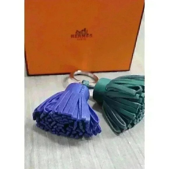 Hermes Carmen Uno-Dos Double-Tassel Keychain Electric Blue and Malachite Green - Picture 4 of 6
